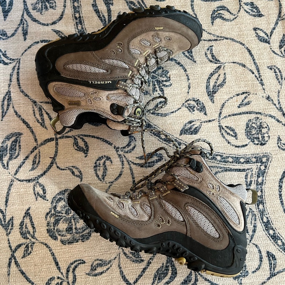 Merrell Gray and Black Hiking Boot - Picture 8 of 11
